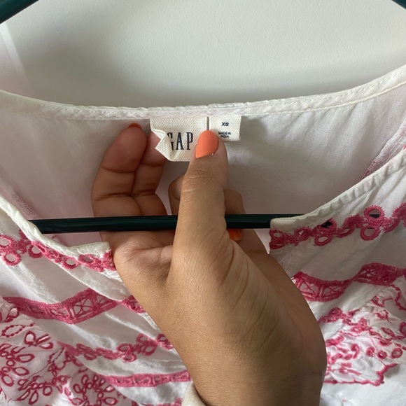 Gap Flutter Sleeve Embroidered Top - Picture 3 of 3